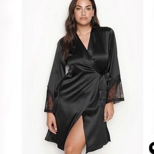 NWT Victoria’s Secret Satin Robe